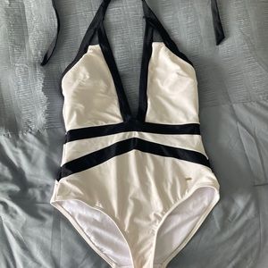 🔥FINAL PRICE🔥 Ted Baker White and Black Swimsuit